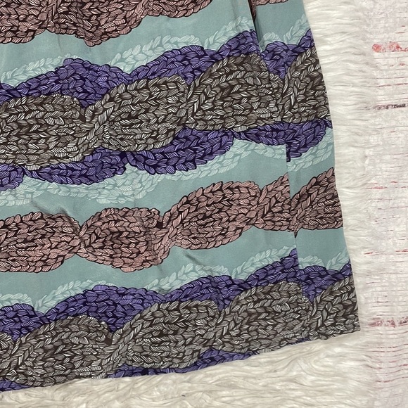 Tucker Silk Feather Patterned Ruffle Detail 3/4 Sleeve Dress - Picture 8 of 11